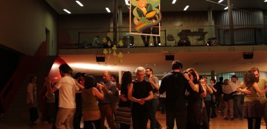 INITIATION AU BAL FOLK PAR L’ASSOCIATION "POURLEBAL" (CH)