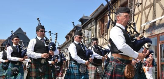 PIPE & DRUMS OF GENEVA – ITINERANT